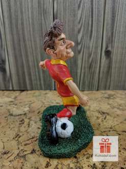 Статуетка футболист червен - Забавен подарък за футболен фен