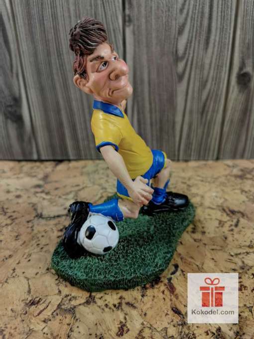 Статуетка футболист син - Забавен подарък за футболен фен