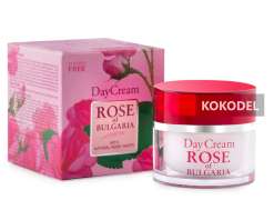 Дневният крем за лице с розова вода Rose of Bulgaria на Biofresh